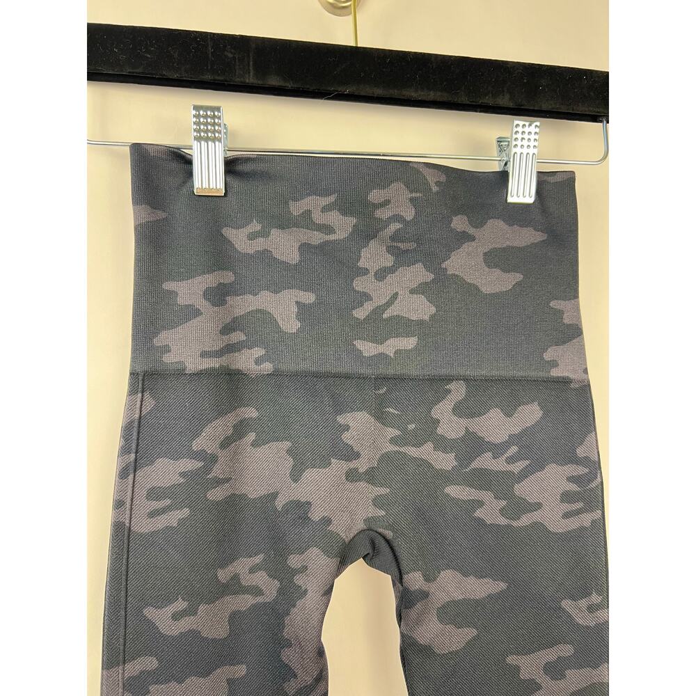 Spanx Look At Me Now Seamless Black Camo Leggings XS High Rise Shapewear - Picture 3 of 9